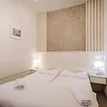 Apartmanhaz Soho גיור