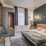 Apartmanhaz Soho * גיור