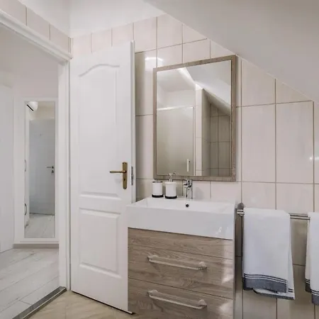 Apartmanhaz Soho 아파트 기오르